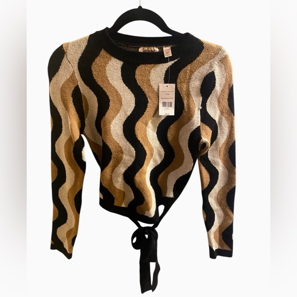 Willow & Root
Wave Pattern Tie-Back Sweater
New
Size XSmall - Picture 3 of 8